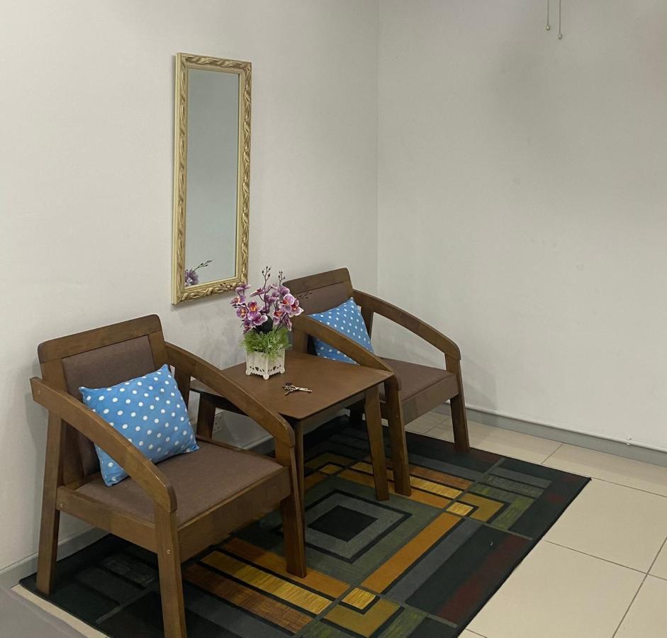 Klia Redza Homestay Kota Warisan Malay Only Sepang Exteriör bild