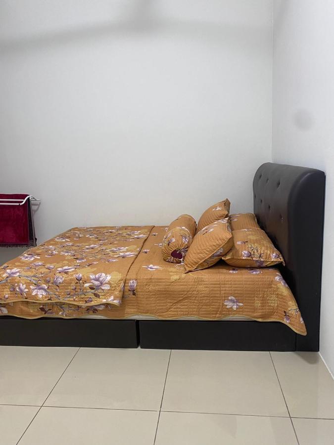 Klia Redza Homestay Kota Warisan Malay Only Sepang Exteriör bild