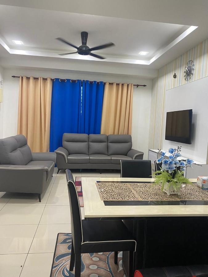 Klia Redza Homestay Kota Warisan Malay Only Sepang Exteriör bild