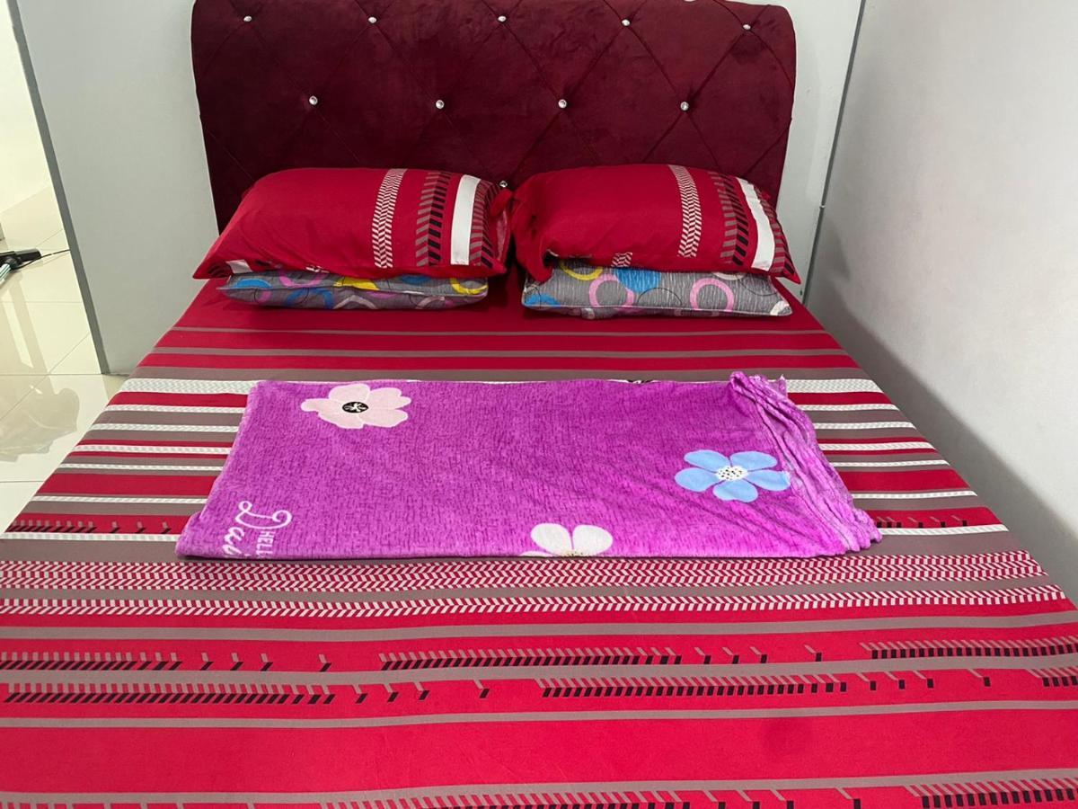 Klia Redza Homestay Kota Warisan Malay Only Sepang Exteriör bild